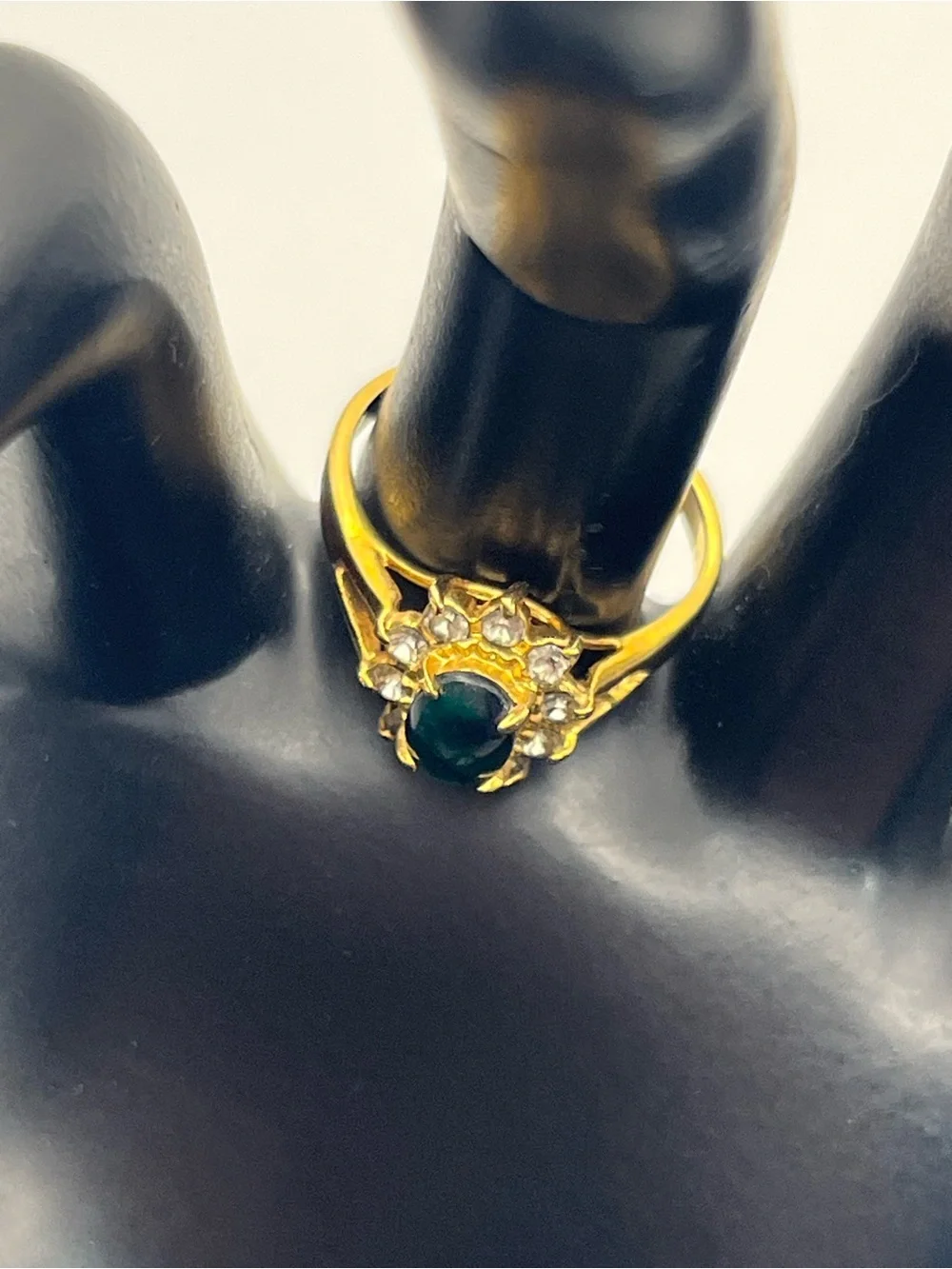 Costume jewelry green cabochon halo rhinestone gold tone ring size 6.5